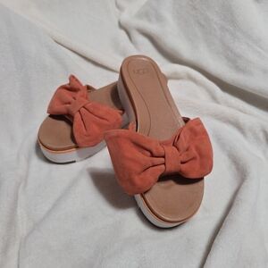 UGG Women's Tan Bow Slide Sandals